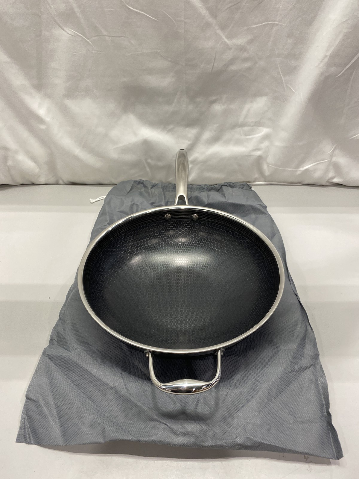 Hexclad Hybrid Nonstick 12inch Frying Pan W/ Stay Cool Handle