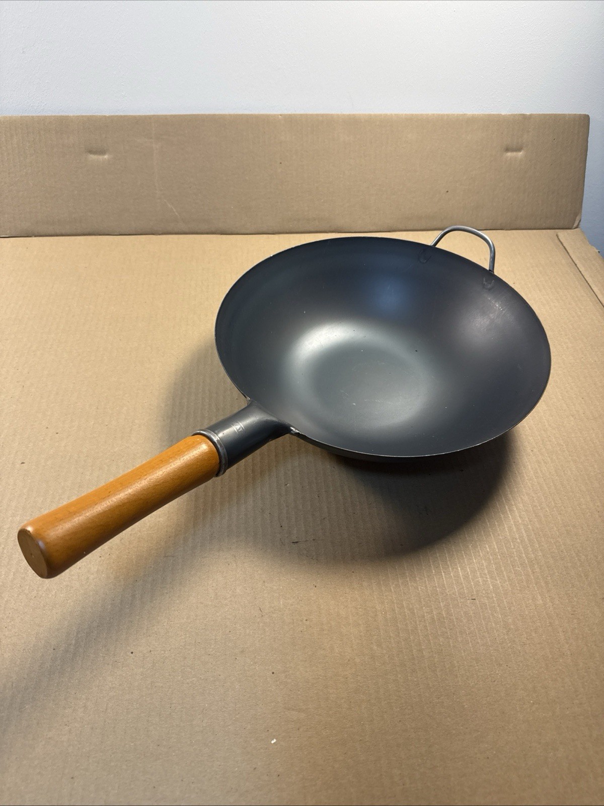 YOSUKATA Black Carbon Steel Wok Flat Bottom Pan Pre-Seasoned 13.5″/34cm