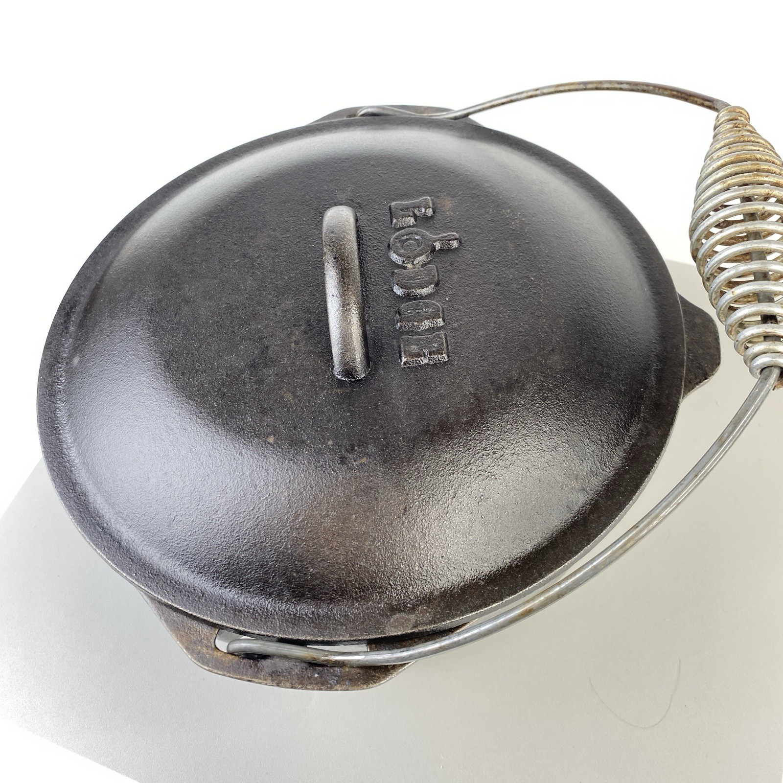 Lodge USA 8DO Cast Iron 8 Quart Camp Dutch Oven with Lid & Bail Handle 10.25″