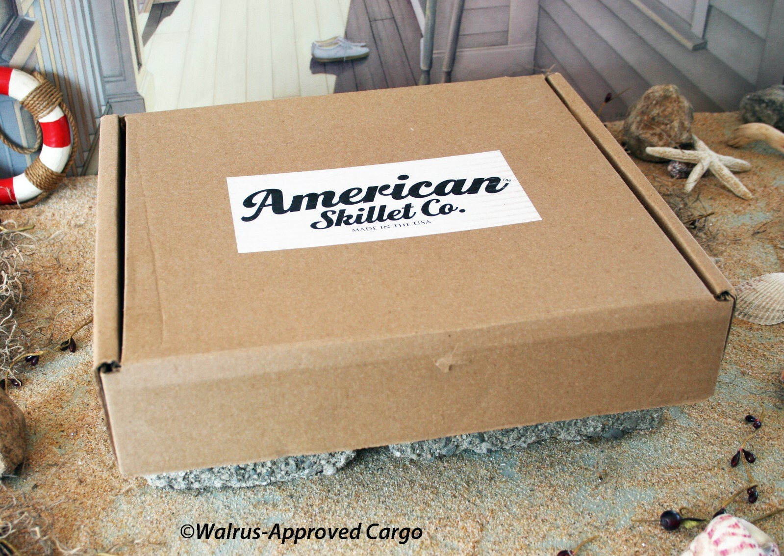CRATE & BARREL AMERICAN CAST IRON SKILLET -NIB- COOK UP SOME TASTY USA TREATS!