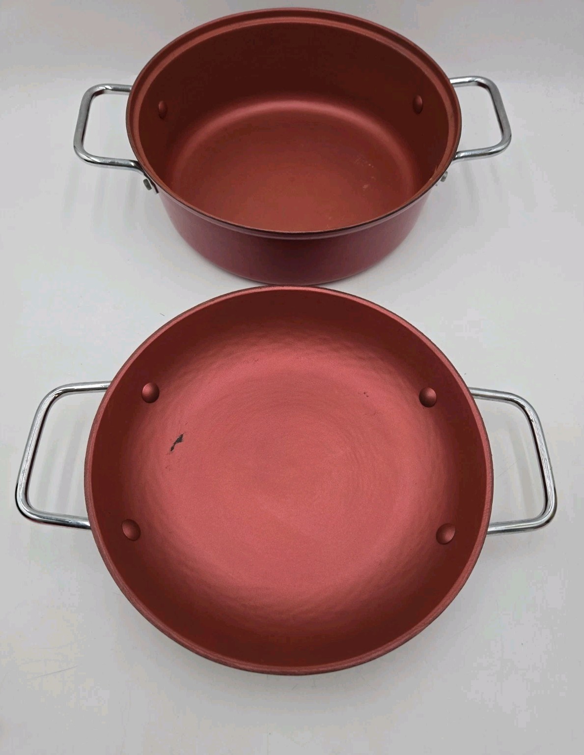 Cook’s Essentials Dutch Oven 4 Qt, Red Enamel Over Cast Iron