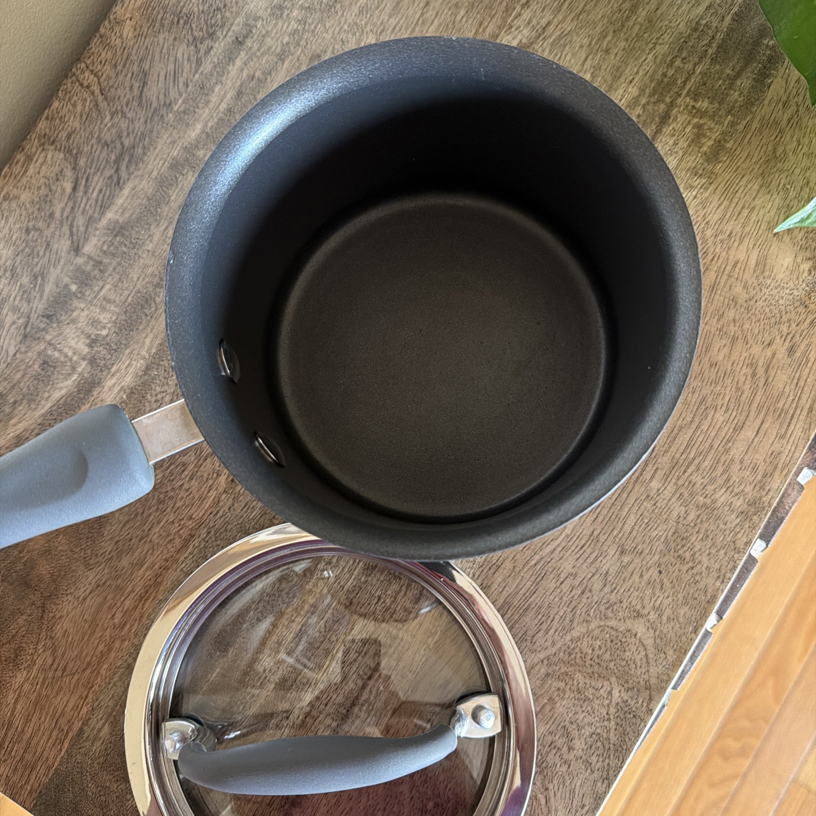 The Pampered Chef 3 Quart Hard-Anodized Non-Stick Sauce Pan With Lid