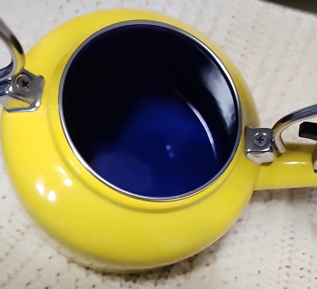 Chantal Teapot Kettle Enamel Steel Canary Yellow 1.7 Quart Read Flaw Limited Ed