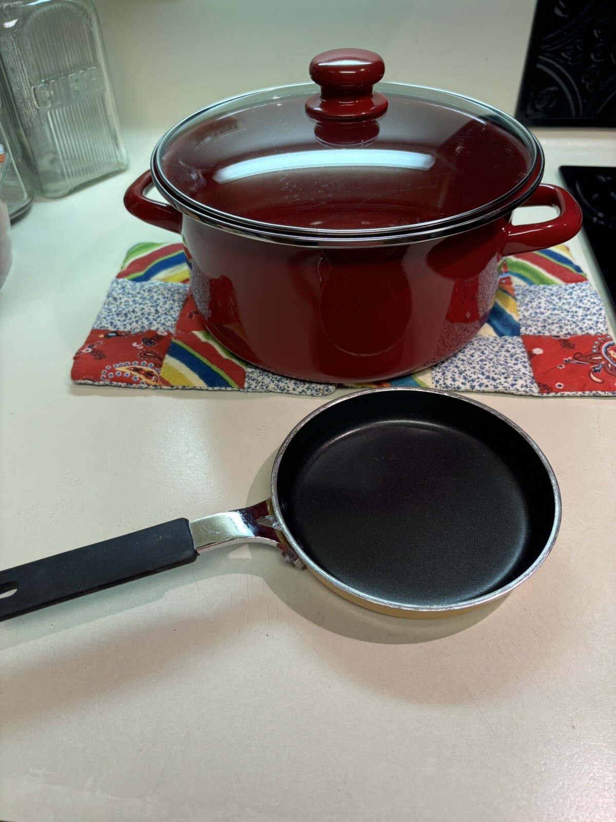 💥Sale‼️Lot of 3-piece set red covered stew potw/glass lid & small 5”frying pan