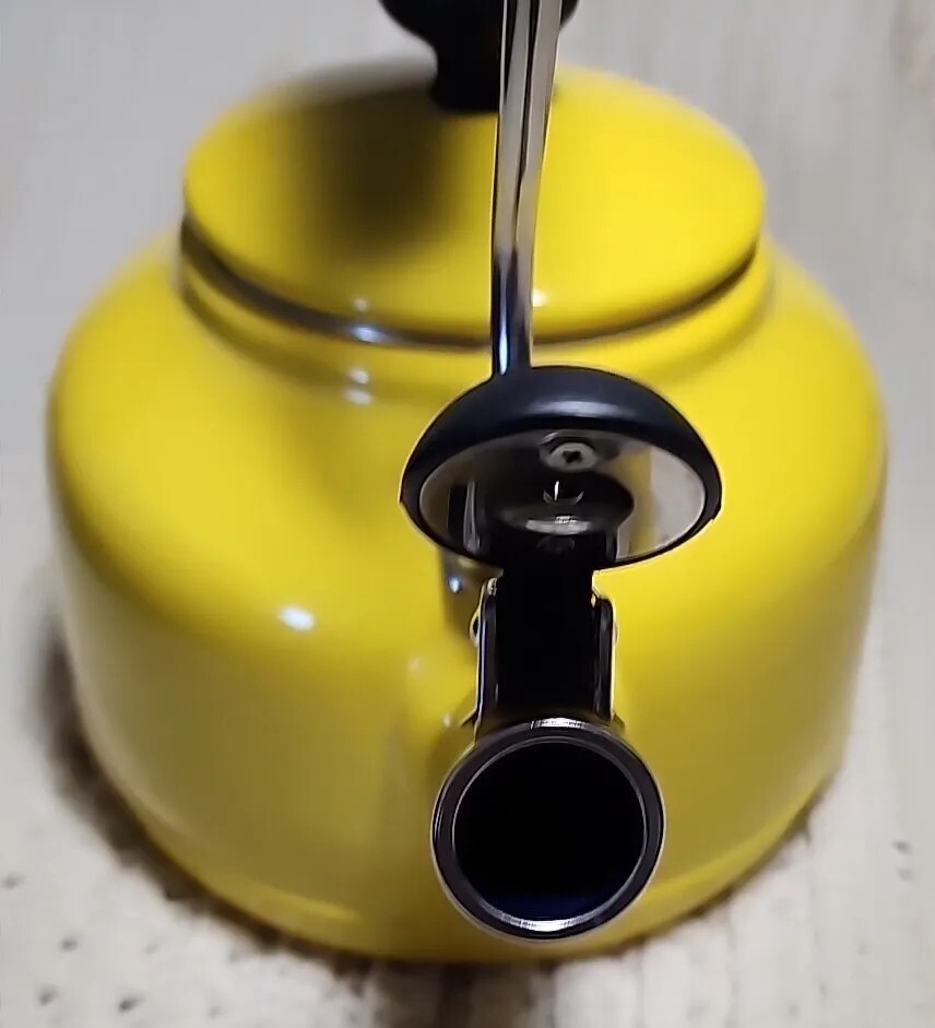 Chantal Teapot Kettle Enamel Steel Canary Yellow 1.7 Quart Read Flaw Limited Ed