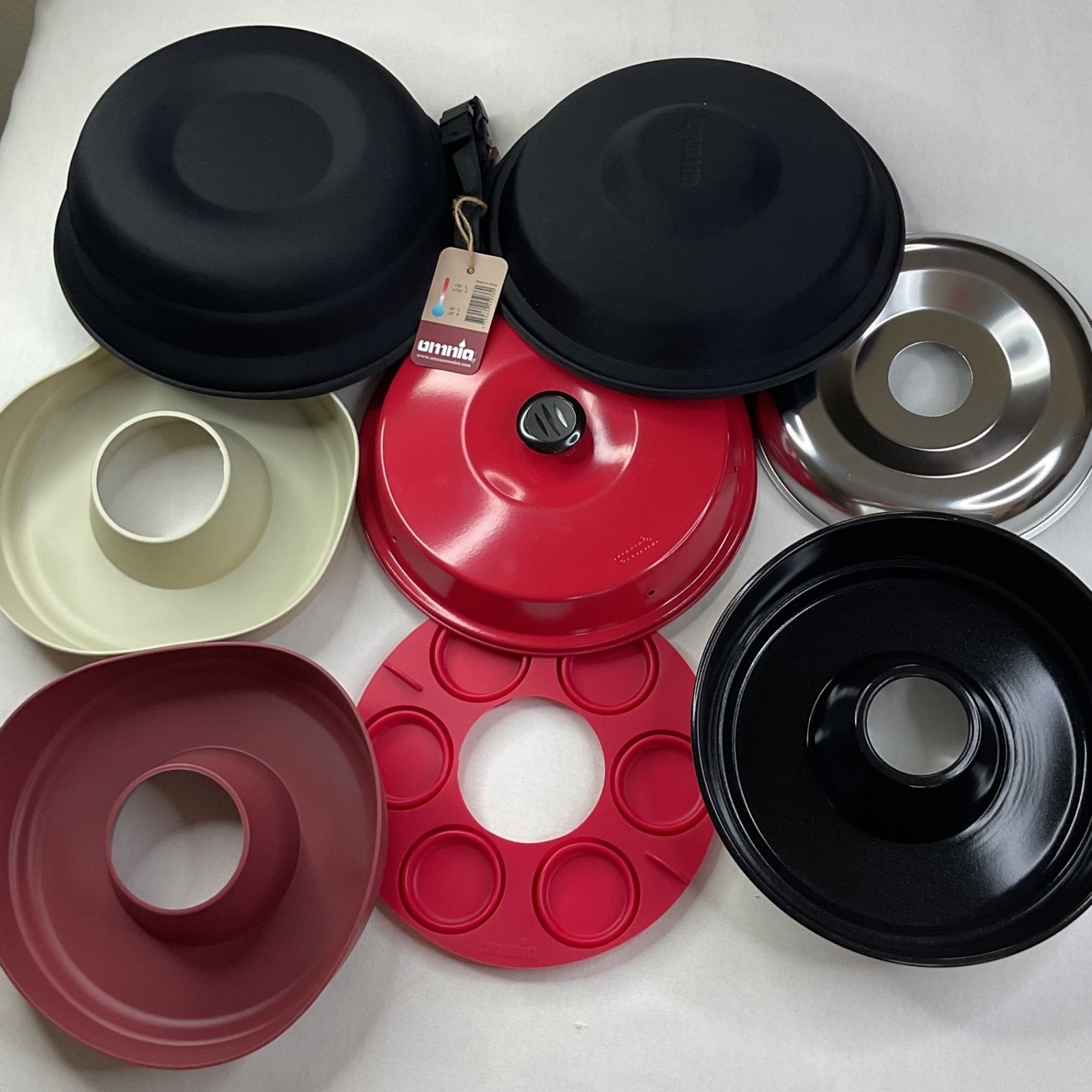 Omnia Sweden Stovetop Oven Kit with Ceramic Pan Silicone Molds and Case camping