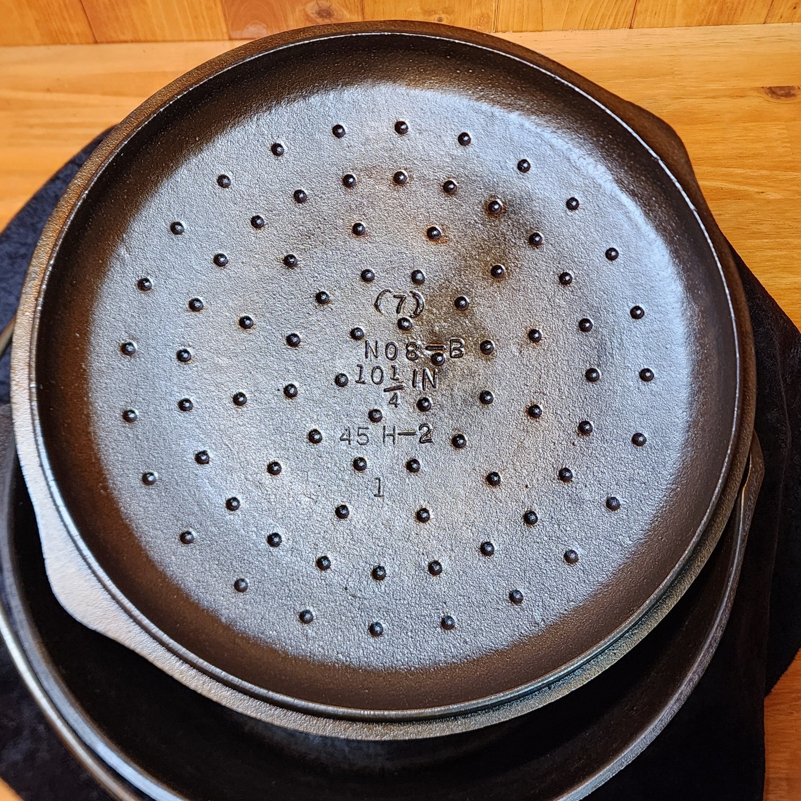 Birmingham #8 Stove and Range Co. Dutch Oven with Bail Handle & Cover