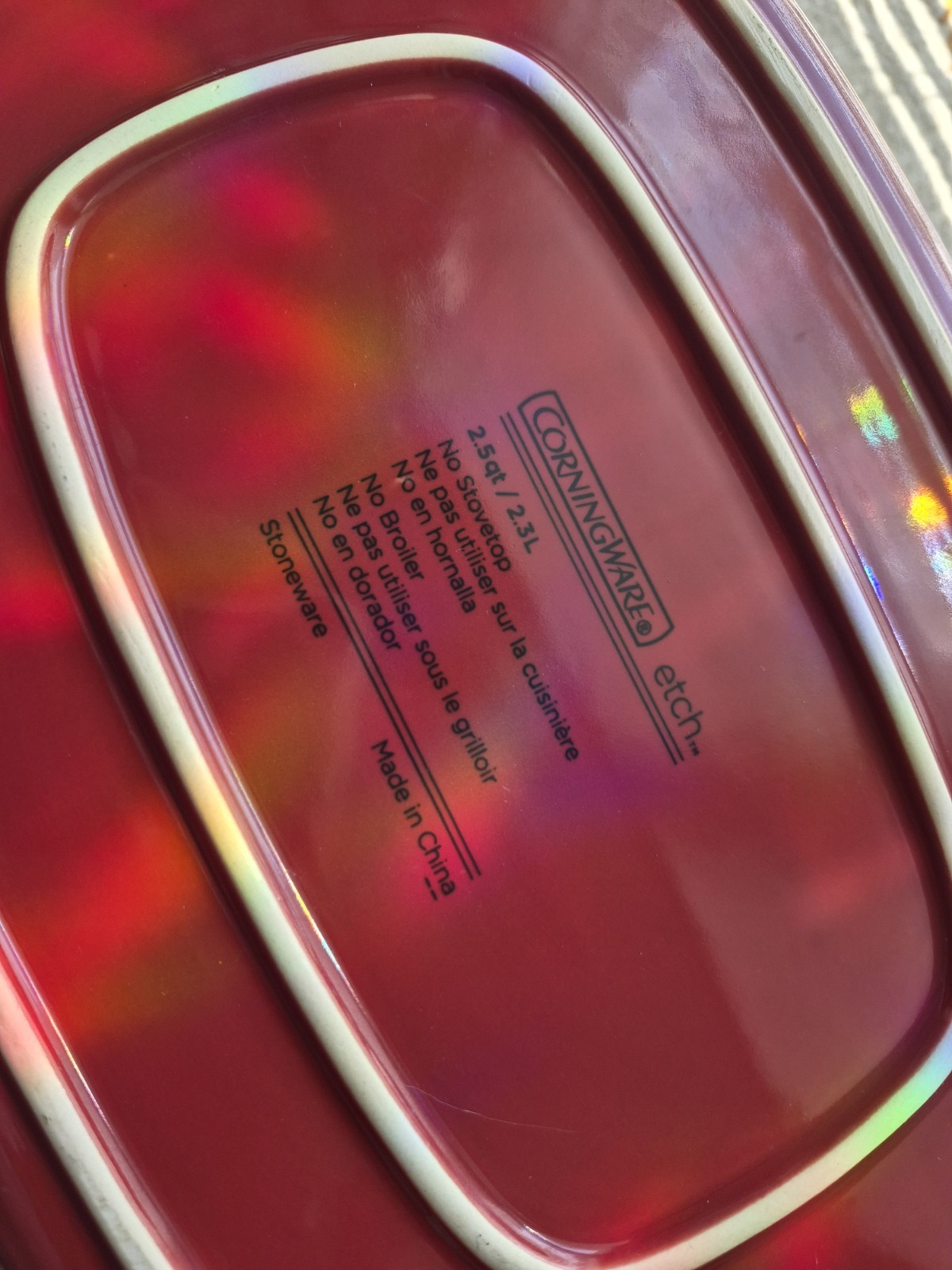 CorningWare Etch 2.5 Qt Stoneware Casserole Dish & Glass Lid Red/White Rect