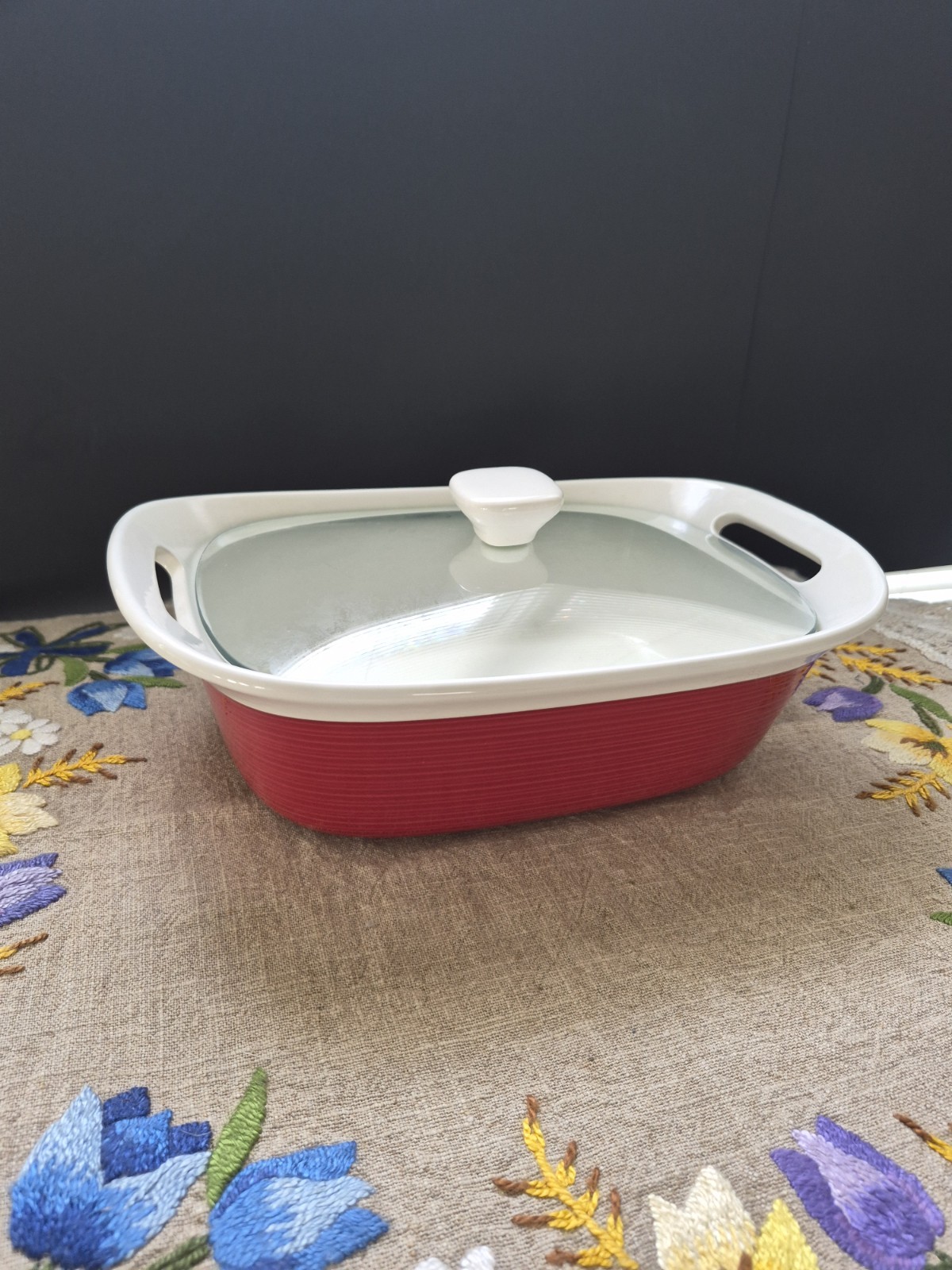 CorningWare Etch 2.5 Qt Stoneware Casserole Dish & Glass Lid Red/White Rect