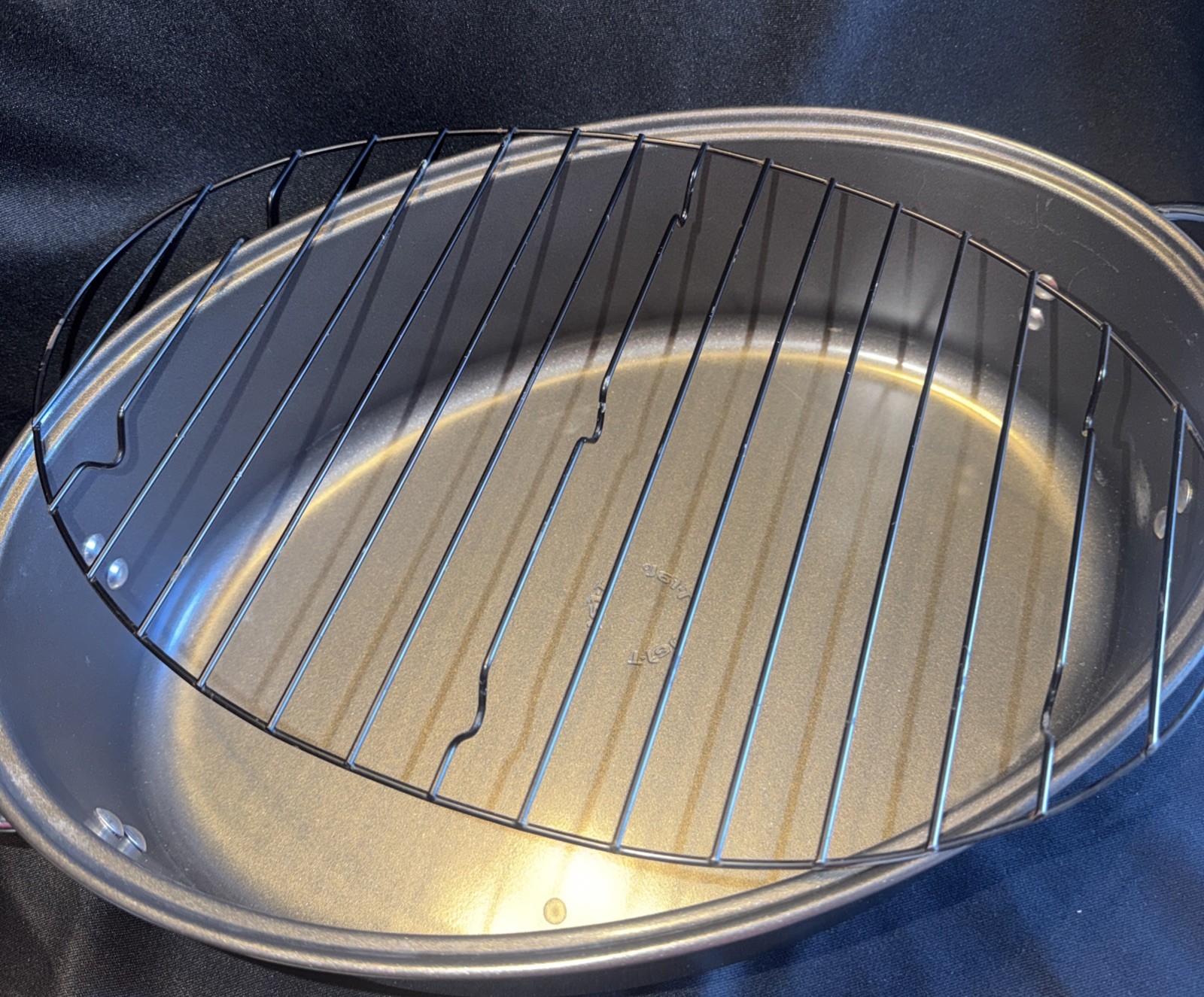 T-fal Nonstick Turkey Roaster with Rack and Domed Lid. Never Used 16 x 9 Inches