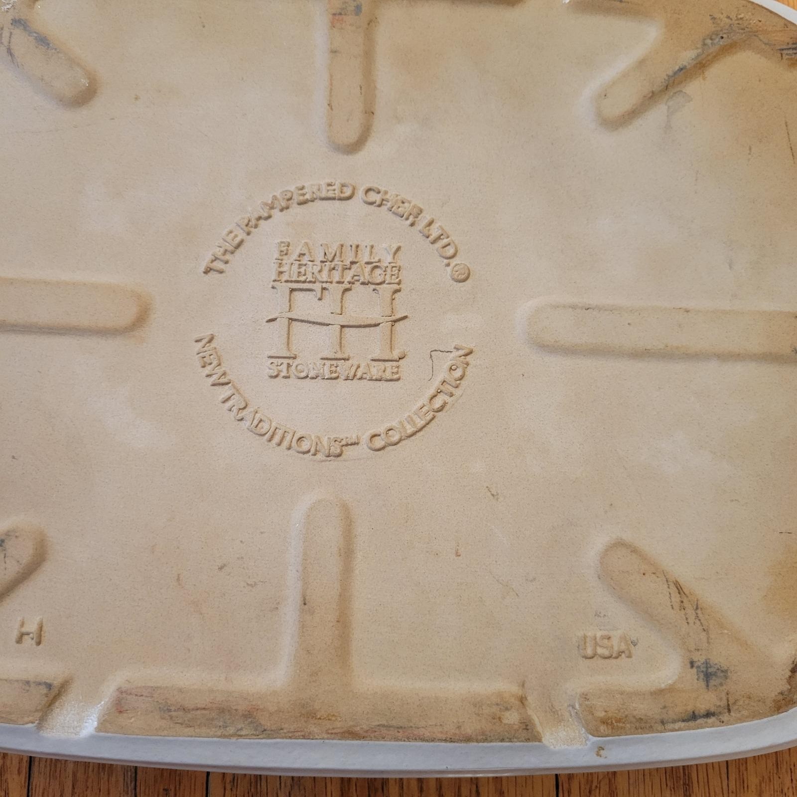 Pampered Chef Family Heritage Stoneware 9×13 Baker 1310 USA Pan Vanilla Glazed