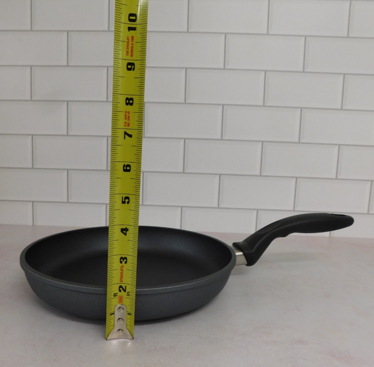 Swiss Diamond Classic HD Nonstick Fry Pan with Glass Lid, 9.5 Inch – NEW