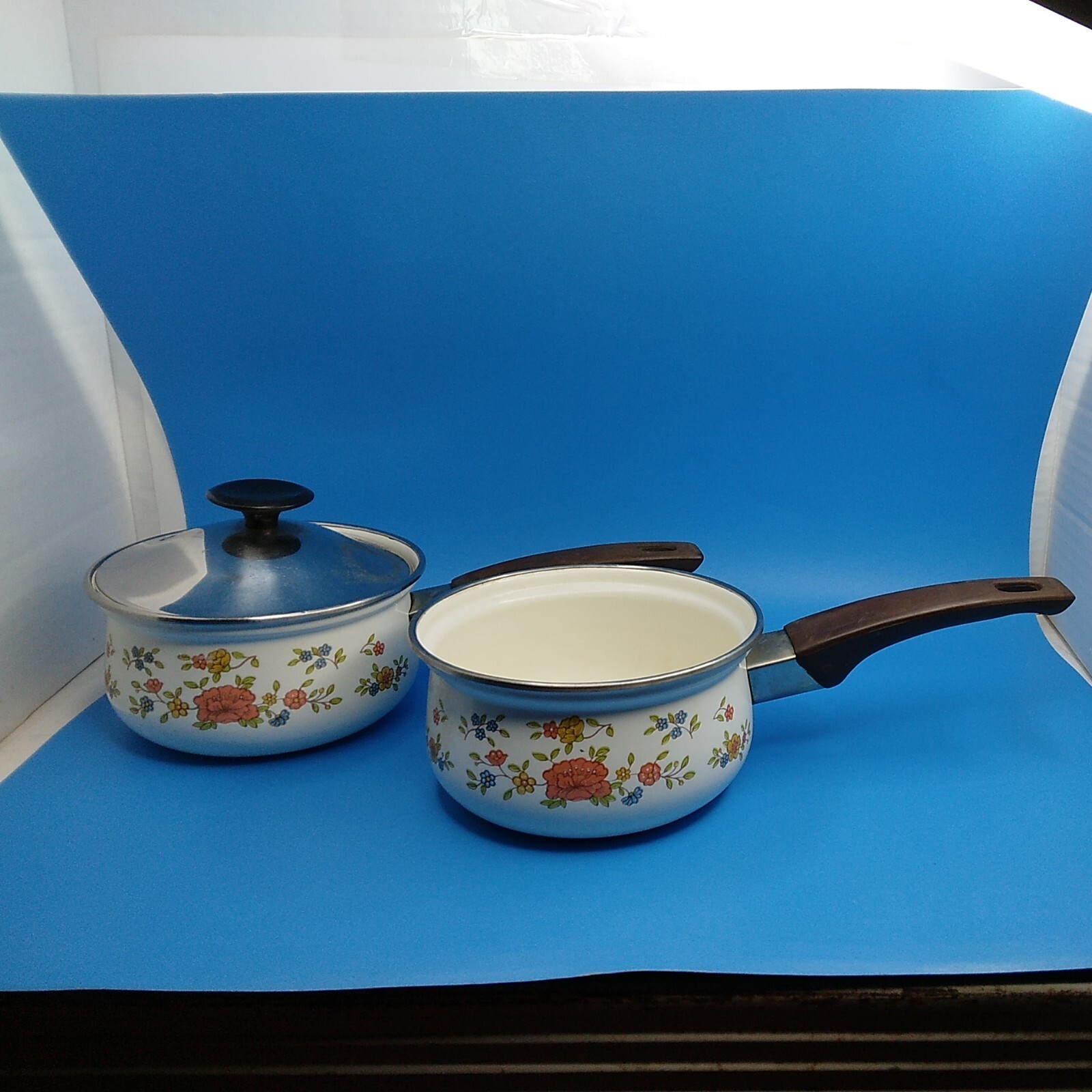 2 Porcelain Clad Steel 1 1/2 quart Covered Saucepan Summer Garden by Excel w/lid