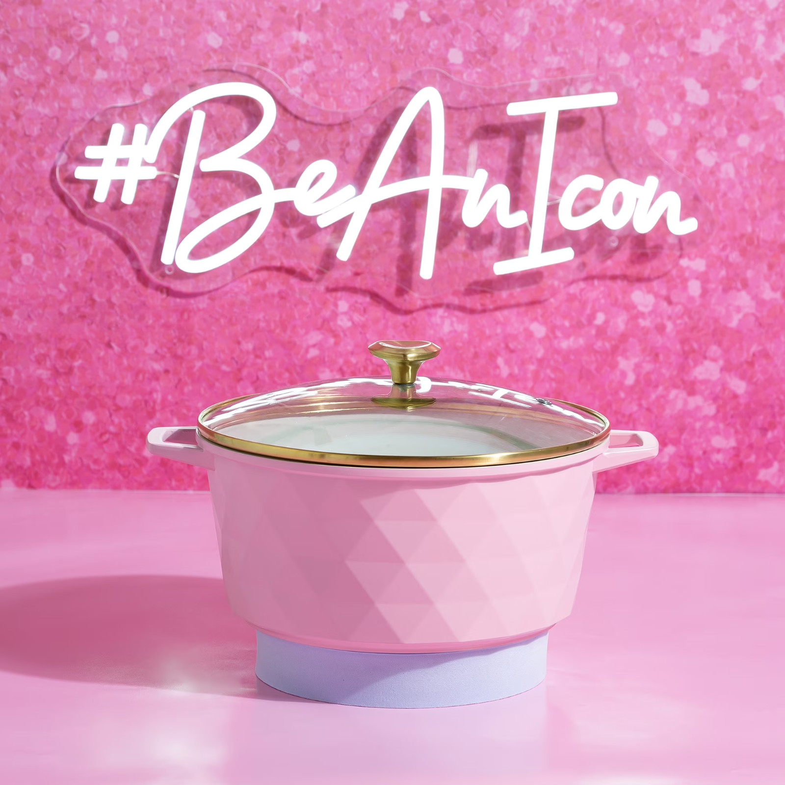 Paris Hilton 4.6 Quart Ceramic Nonstick Dutch Oven Pot Pink Heart Knob Oven Safe