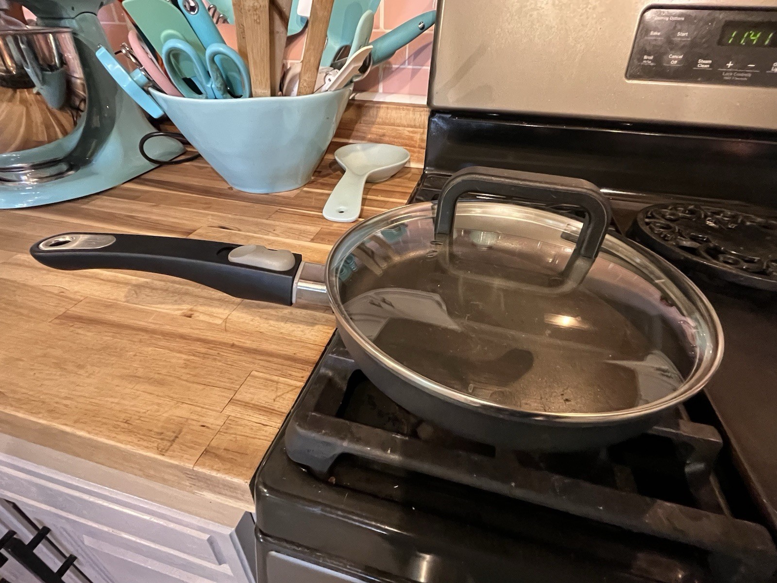 PAMPERED CHEF 9.5” Signature Series Pan w/Lid & Removable Handle. Germany READ!