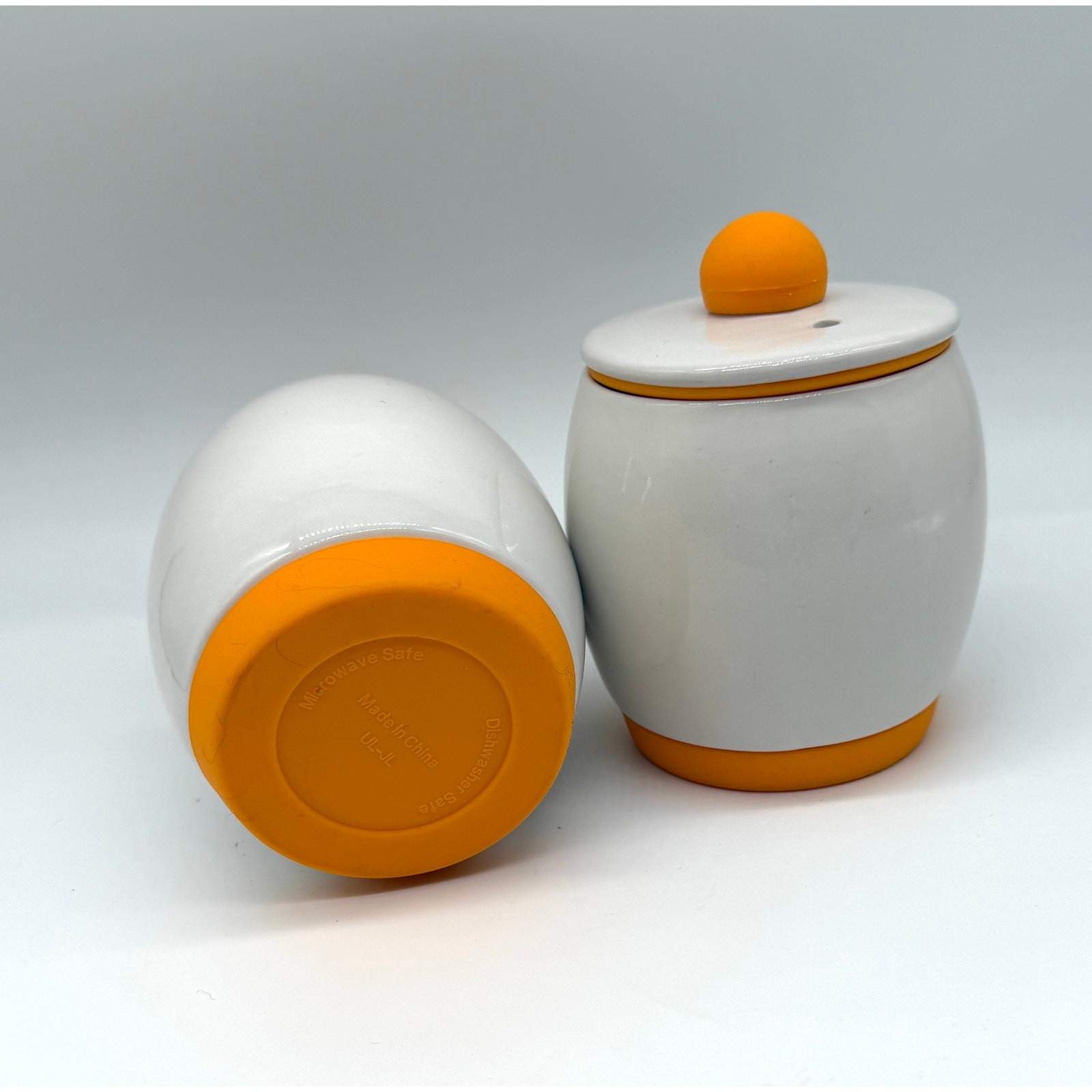 Microwave Egg Cooker Poacher Cups Set 2 Ceramic Orange White with Lids New & EUC