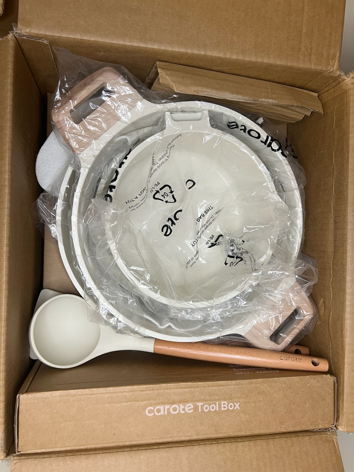 Carote 14 Pcs Cream White Pots Pans Cookware Set Non Stick New
