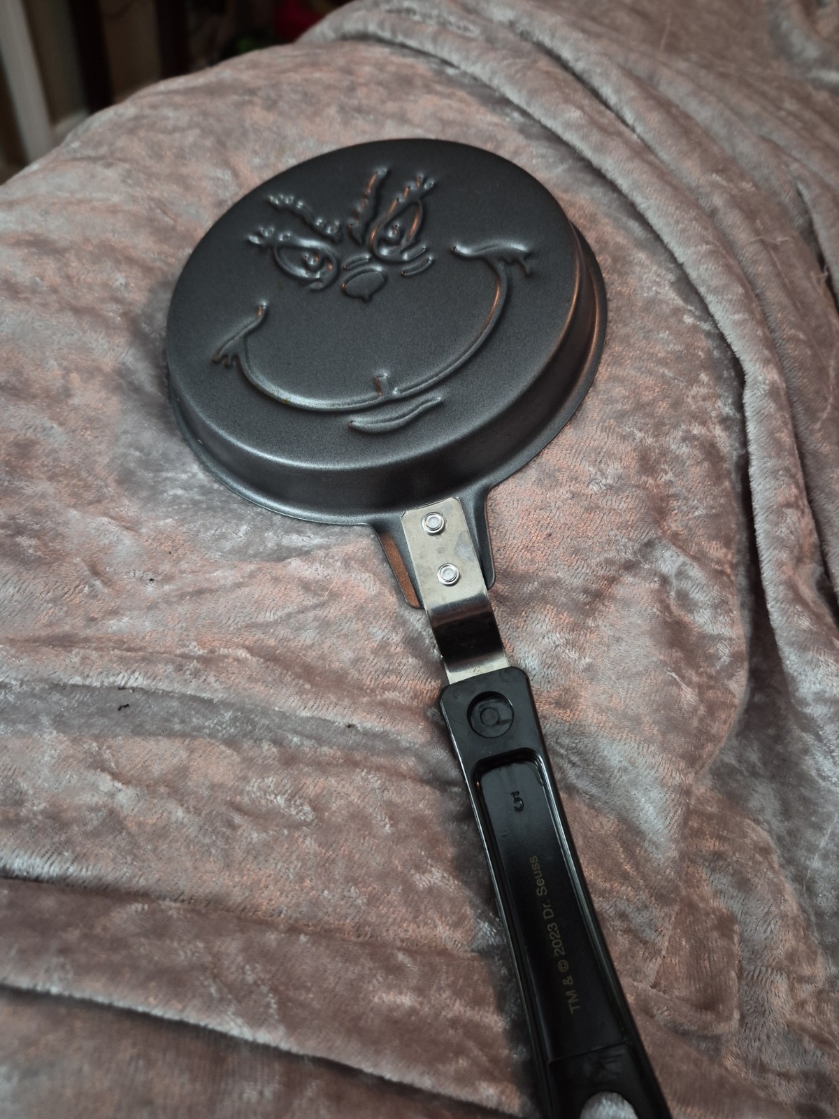 Dr. Seuss The Grinch Who Stole Christmas Mini Pancake Pan 4.5″ Skillet 2023