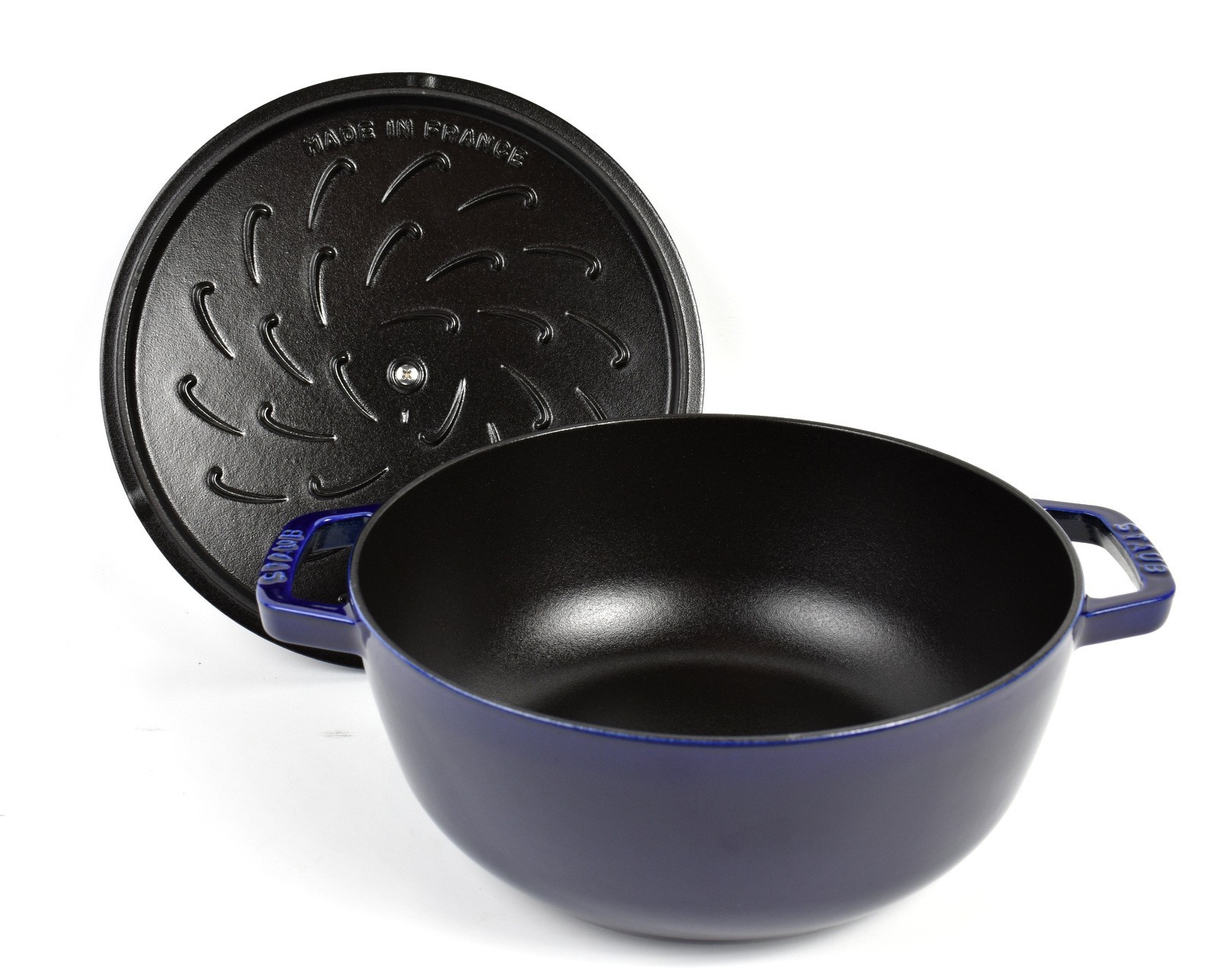 Staub La Cocotte 24cm/9.5 in. Cast Iron Round French Dutch Oven 3.6 L/3.75 QT