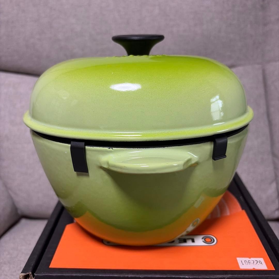 Le Creuset Apple Shape Casserole Cocotte 18cm 7″ 2.25qt Kiwi Green Stoneware