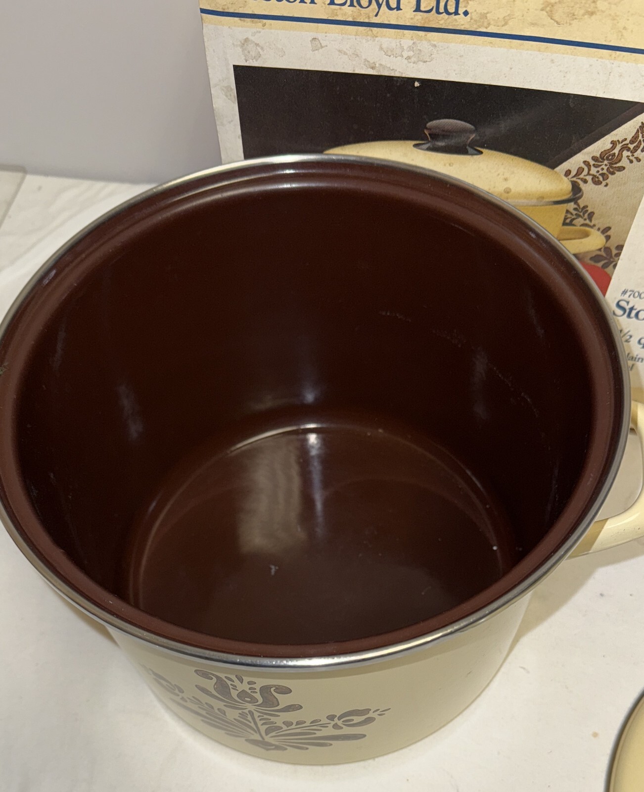 Pfaltzgraff VILLAGE 8 1/2 QUART PORCELAIN ENAMEL STOCK POT W/ BOX