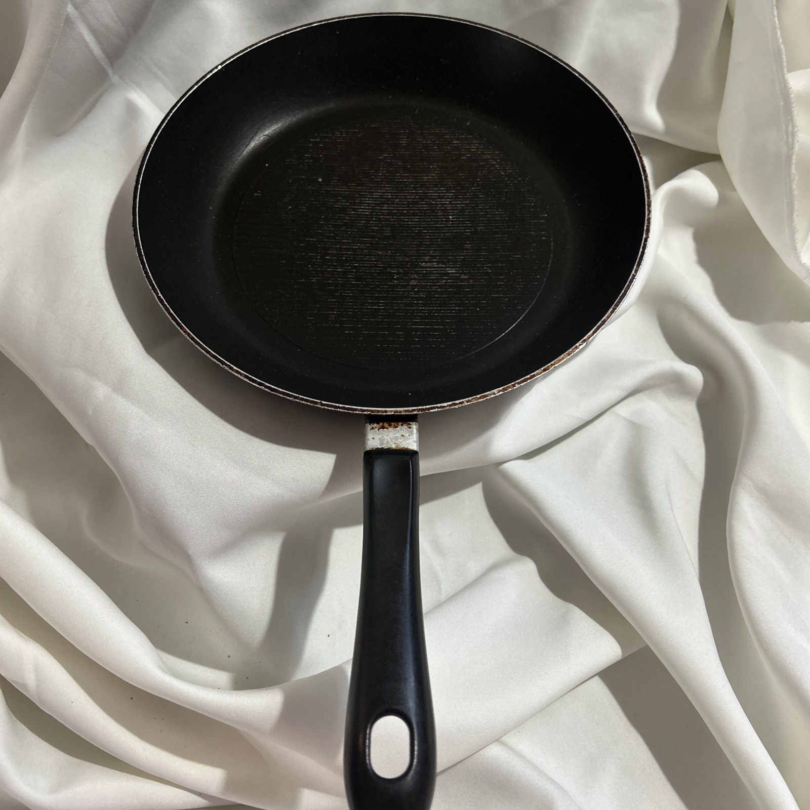 T-Fal Easy Care Non-Stick Frying Pan 10.25” In Diameter Moderate Condition