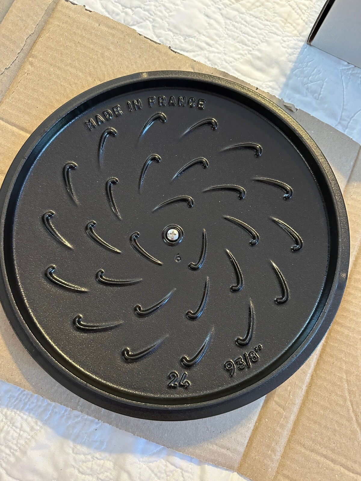 NIB STAUB The Essential French Oven Cast Iron 3.6l/24cm Grenadine Enameled