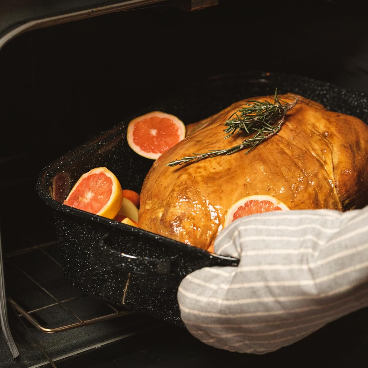 21 in Oven Rectangular Roaster with lid. (Speckled Black) – Accommodates up to 2