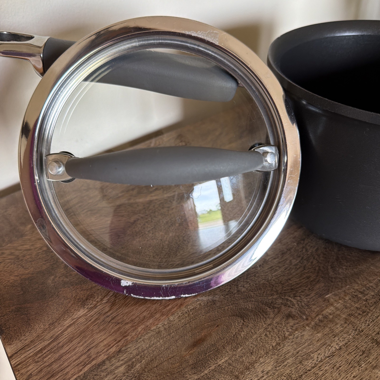 The Pampered Chef 3 Quart Hard-Anodized Non-Stick Sauce Pan With Lid