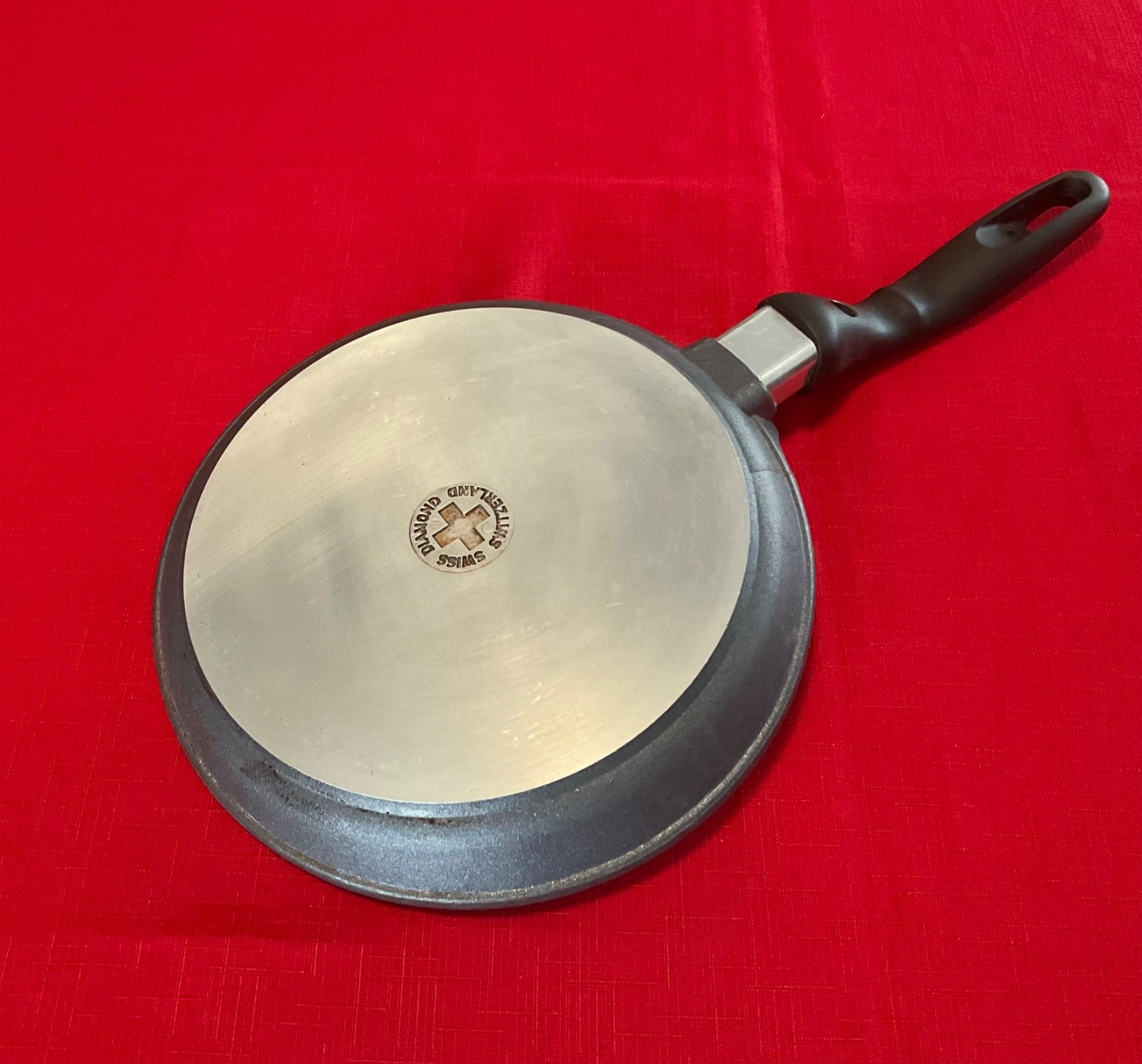 Swiss Diamond Non-Stick Crepe Pancake Omelette Pan Black 9.25″
