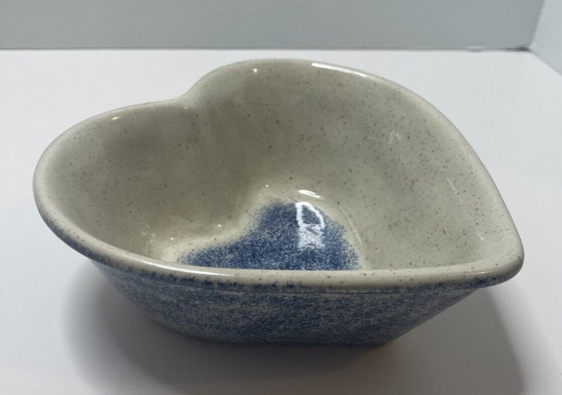 THIS & THAT Ceramic Blue & White Heart Shaped Bowl 7″ & 7.5″