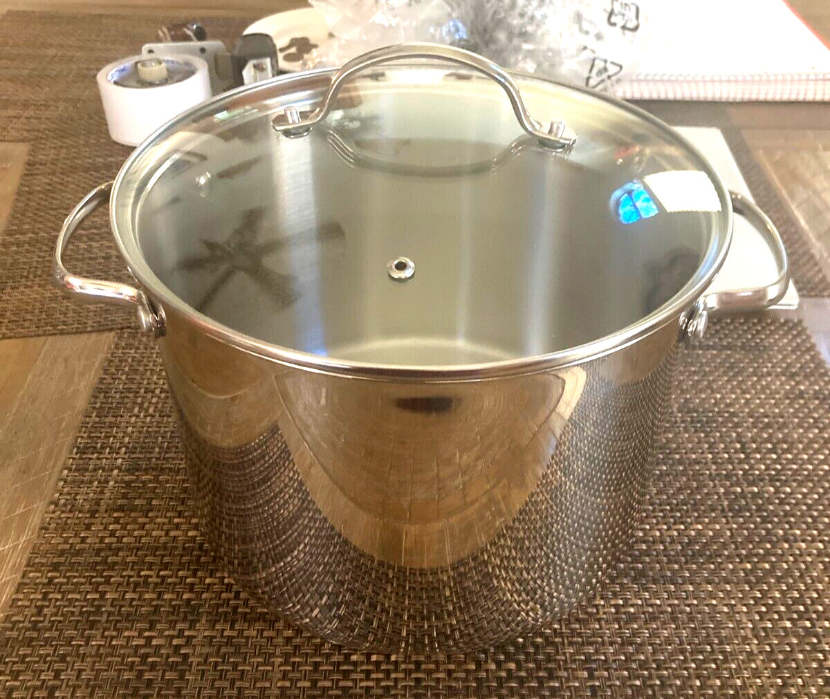 Amazon Basics – Stainless Steel Stock Pot with Lid, 8 quarts, Silver