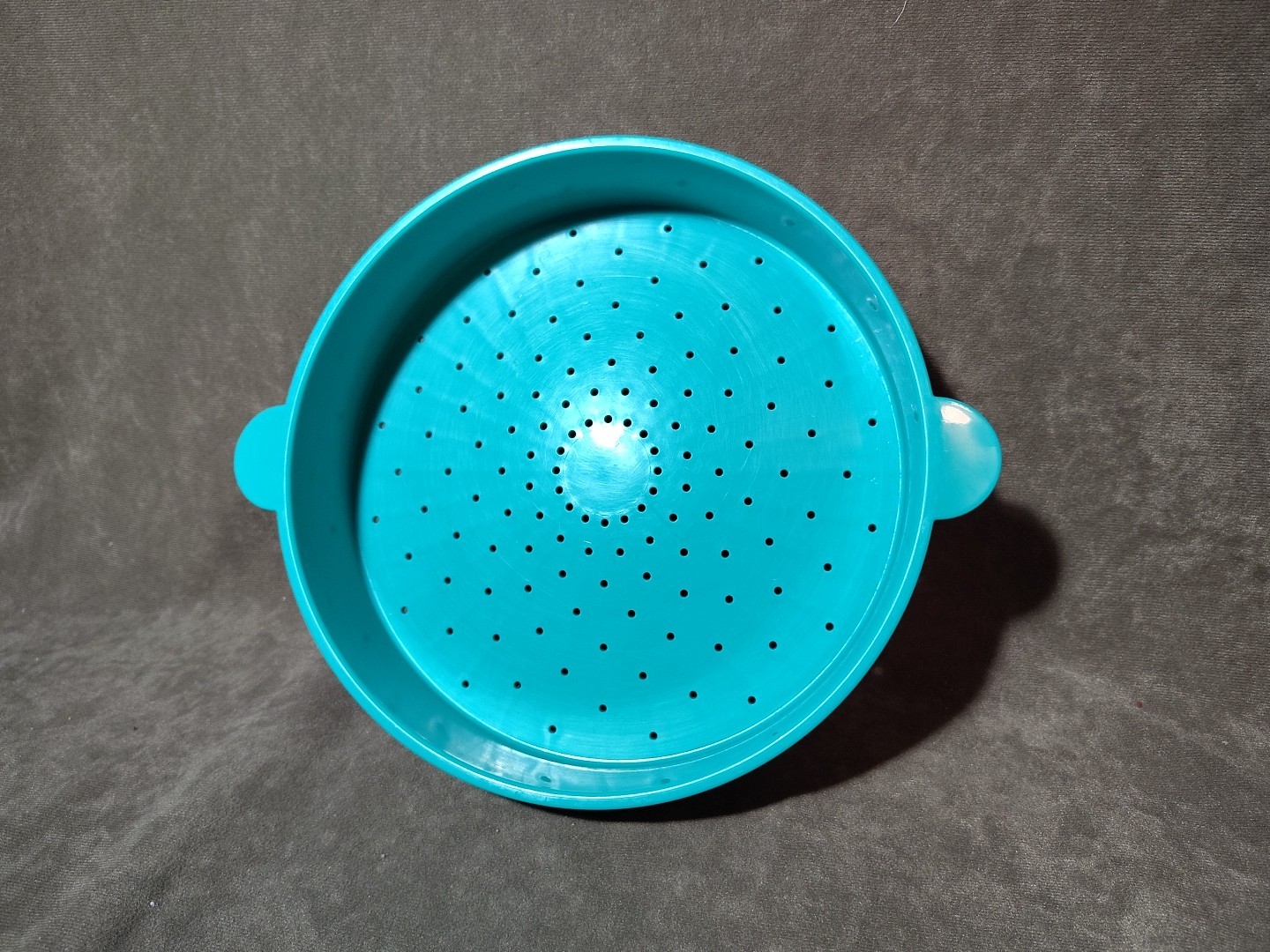 Tupperware #3066 Microsteamer Blue Dish #3067 Green Colander #3065 White Cover