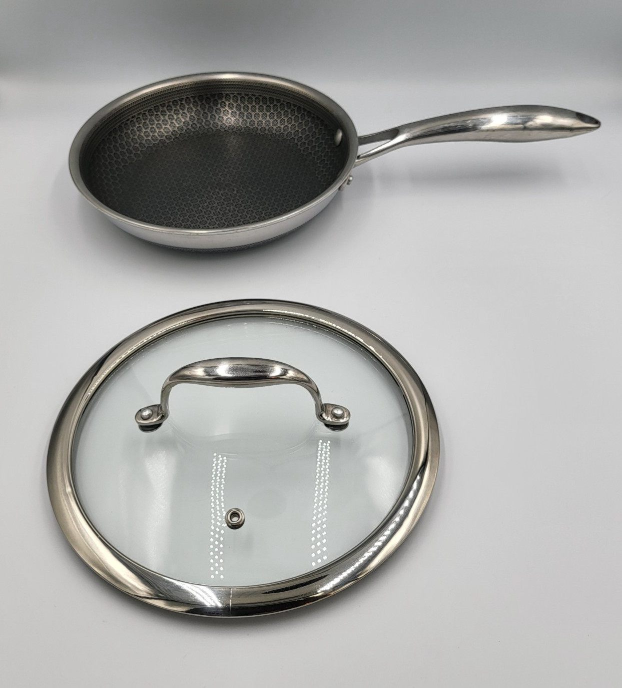 HexClad 8″ FRYING PAN with LID 8-Inch 8 Hybrid Non-Stick – Used Good Condition