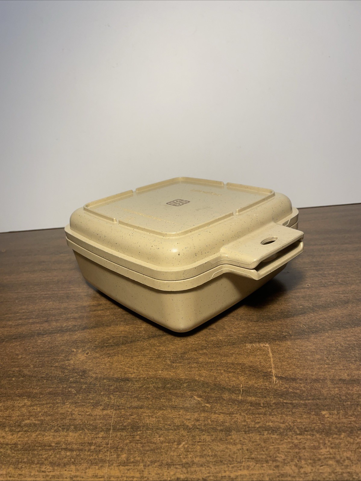 Vintage LittonWare Covered Dish Microwave Safe 1.5 Quart Used