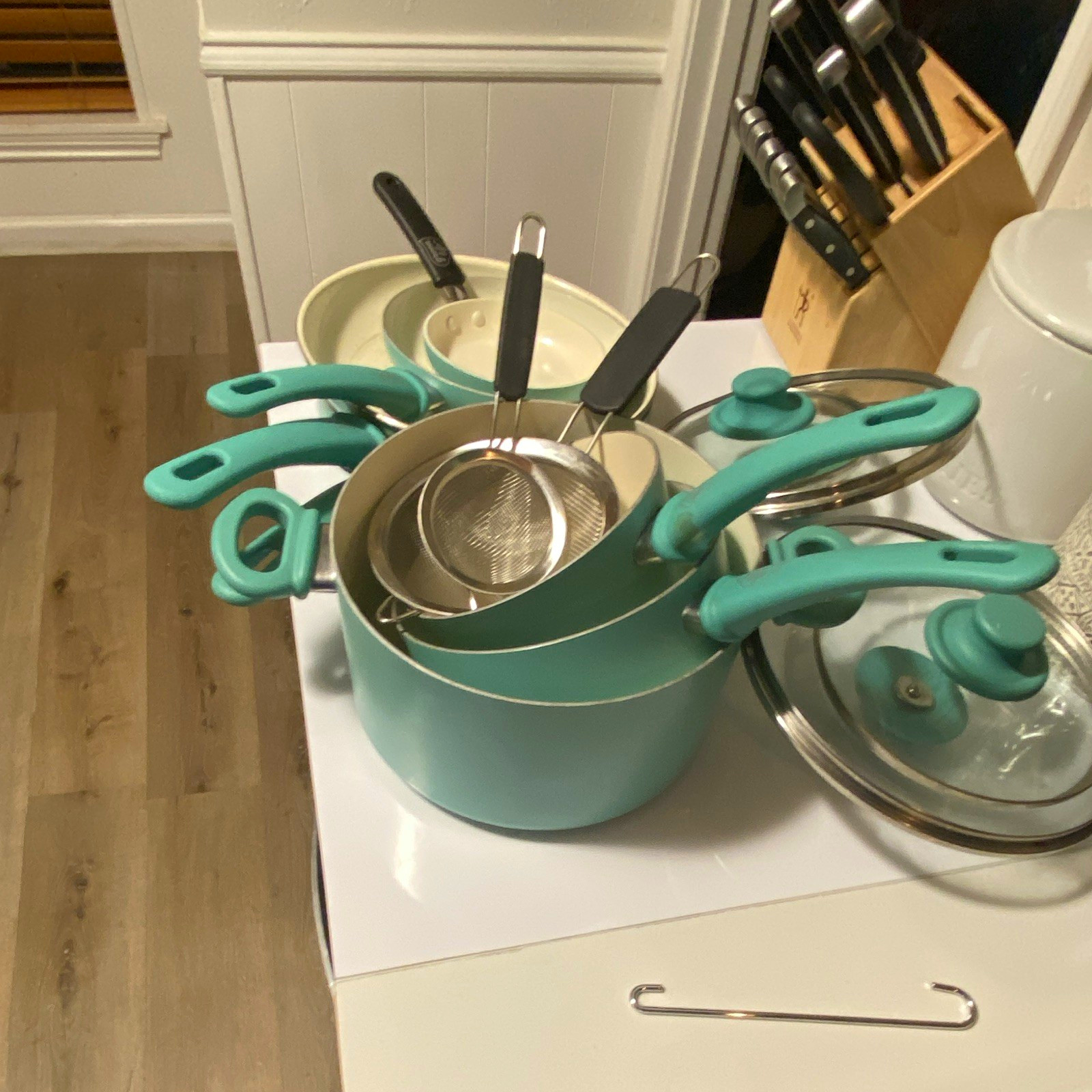 Tasty Clean 6-Piece Nonstick Aluminum Pan Set w/ Lids, Green/Cream