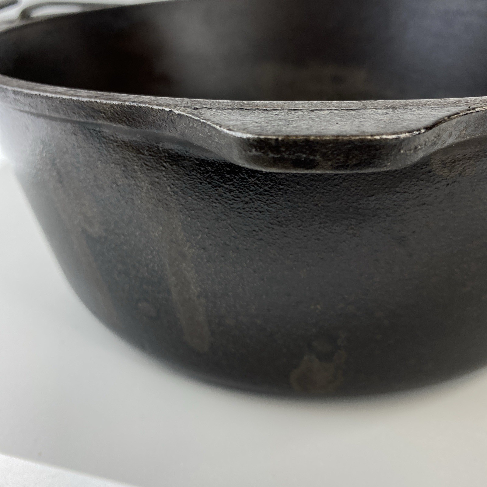 Lodge USA 8DO Cast Iron 8 Quart Camp Dutch Oven with Lid & Bail Handle 10.25″