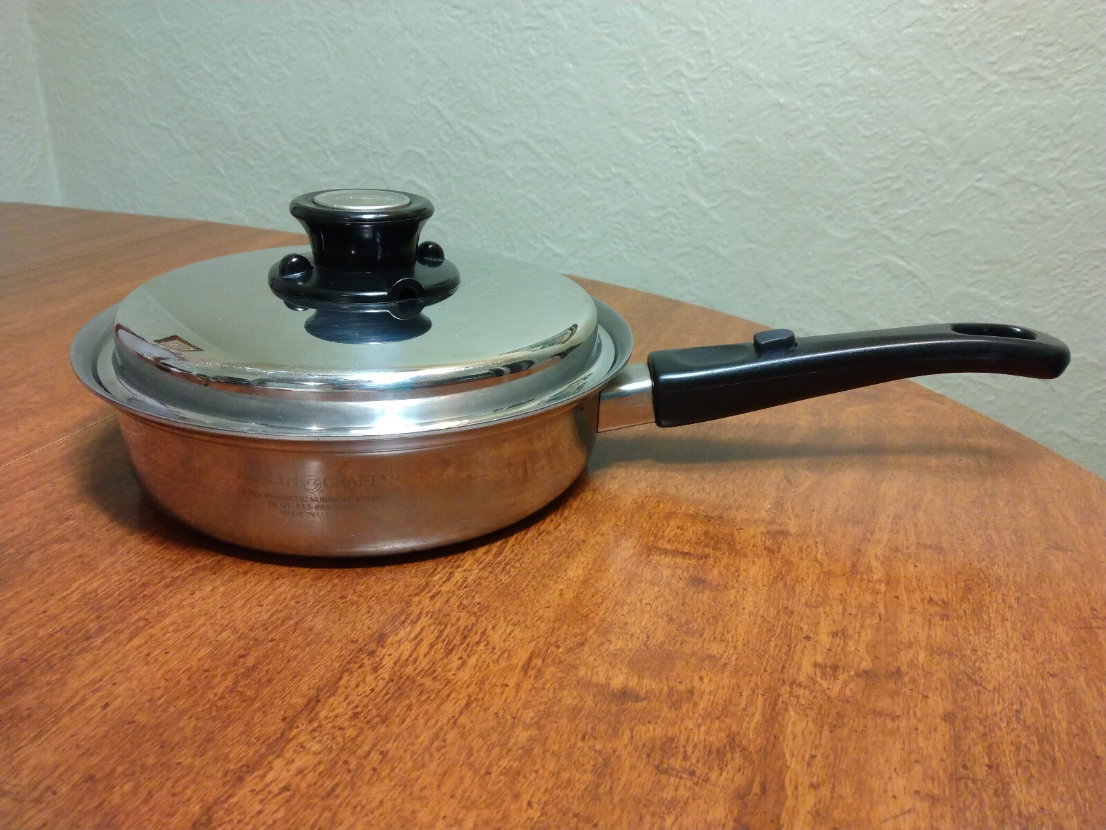 Health Craft 5 Ply Magnetic Surgical Steel Skillet 8 1/2″ 1 1/2qt w/Vented Lid
