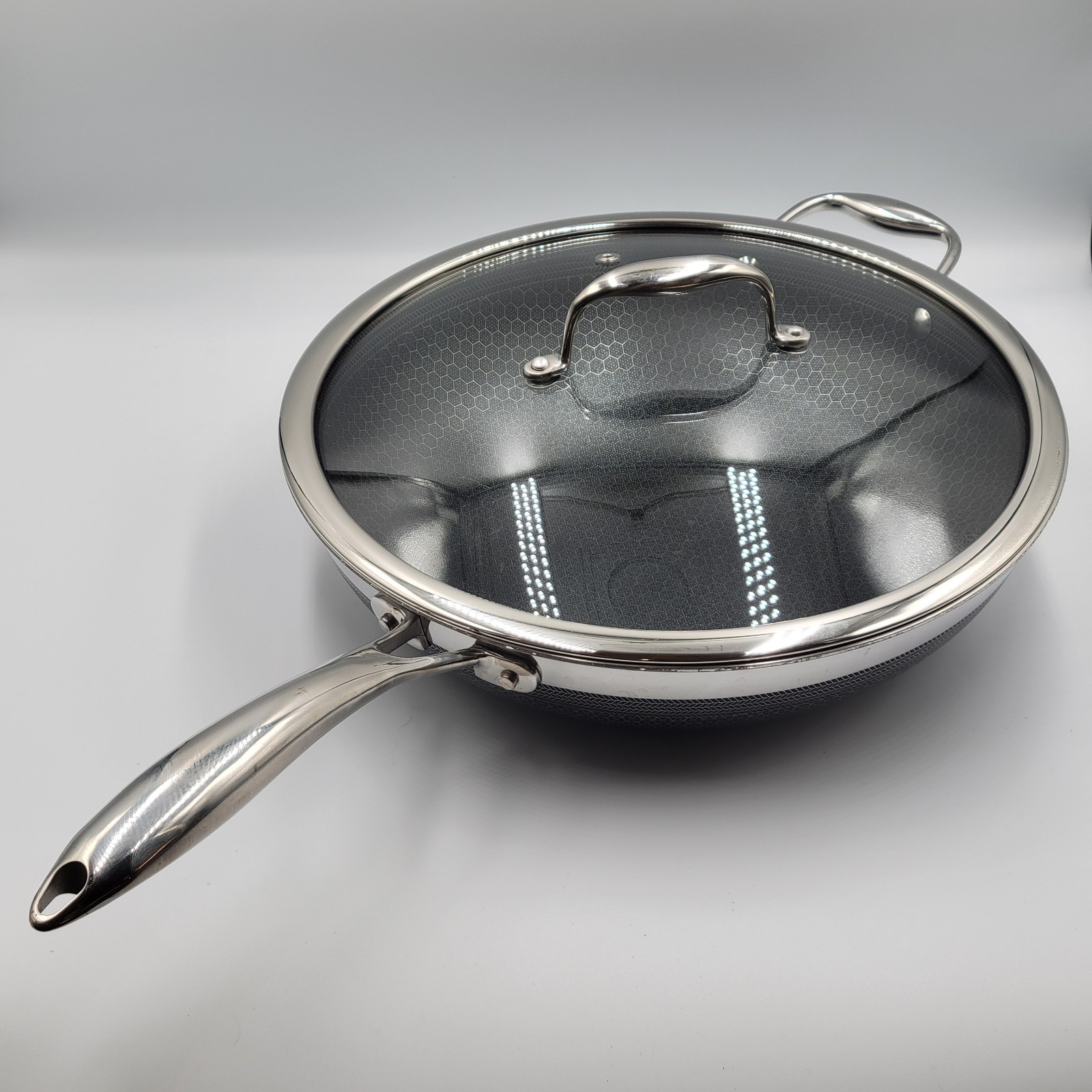 HexClad 12″ WOK with LID 12-Inch Hybrid Nonstick Pan – Used Good Condition