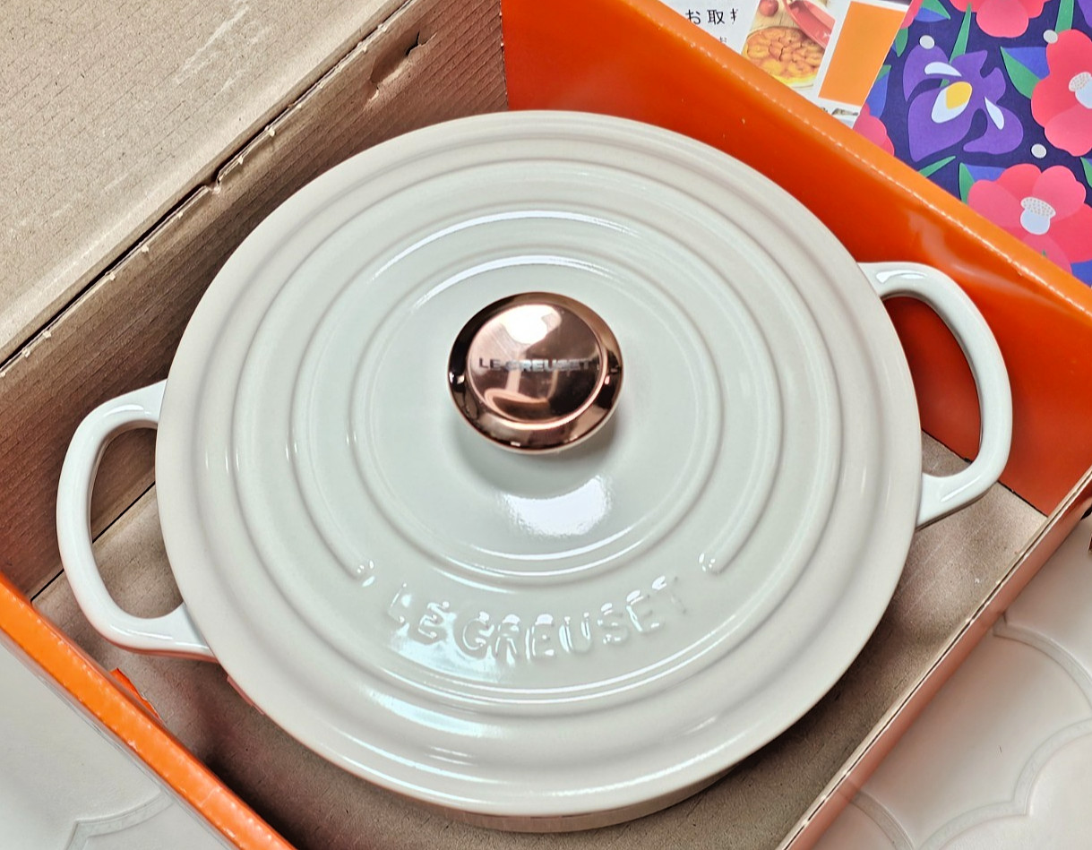 Le Creuset Signature Round Dutch Oven 20cm 2.75qt Meringue Copper Knob NIB