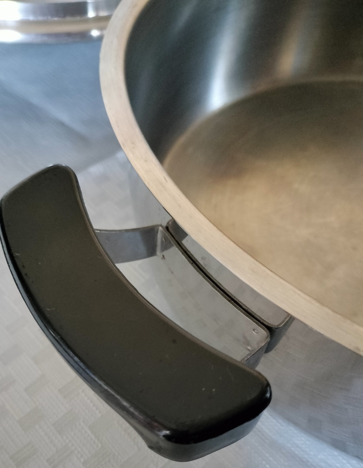 IMCO Pot, Pan, Casserole with Lid, Size Large