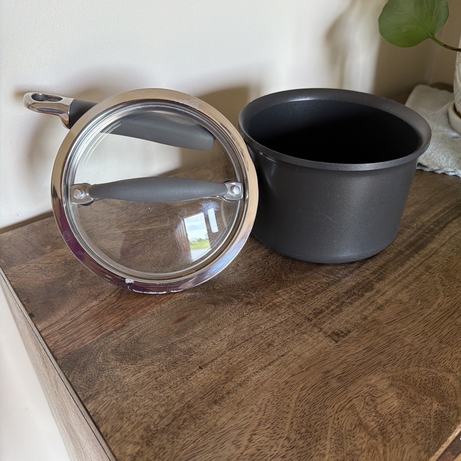 The Pampered Chef 3 Quart Hard-Anodized Non-Stick Sauce Pan With Lid