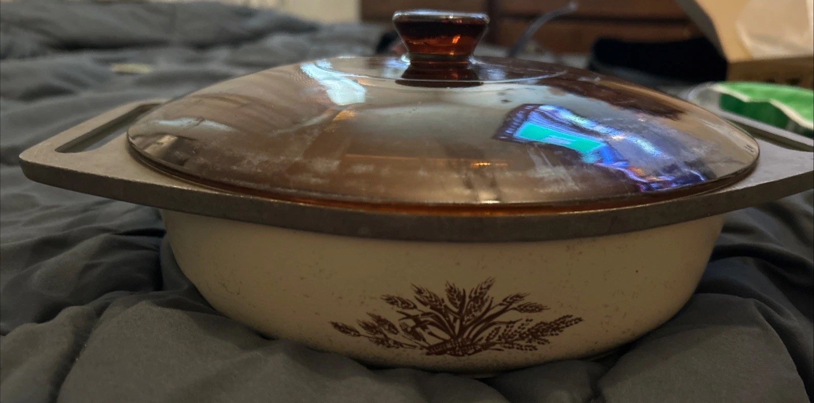 Vintage Club Cast Aluminum casserole Pan With Harvest Wheat Patten & Glass Lid