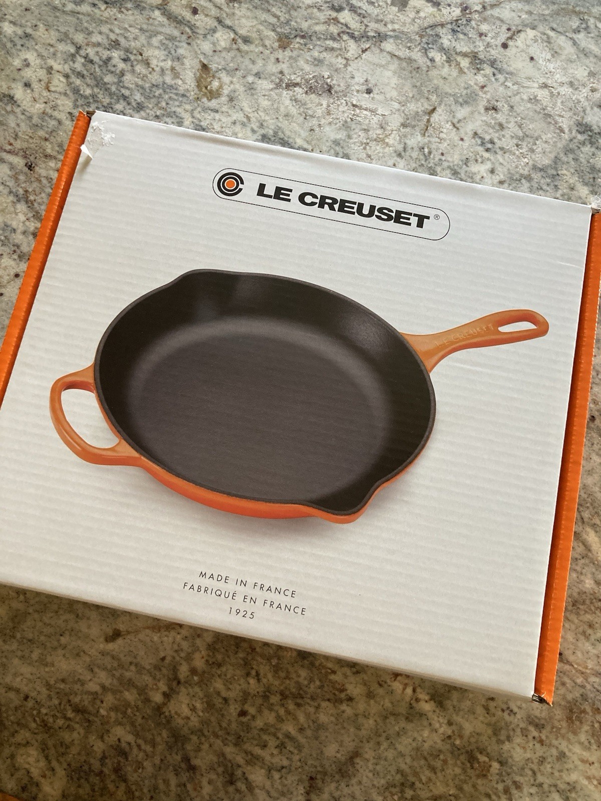 Le Creuset Signature Round Skillet 26cm 10 1/4in Enamel Cast Iron