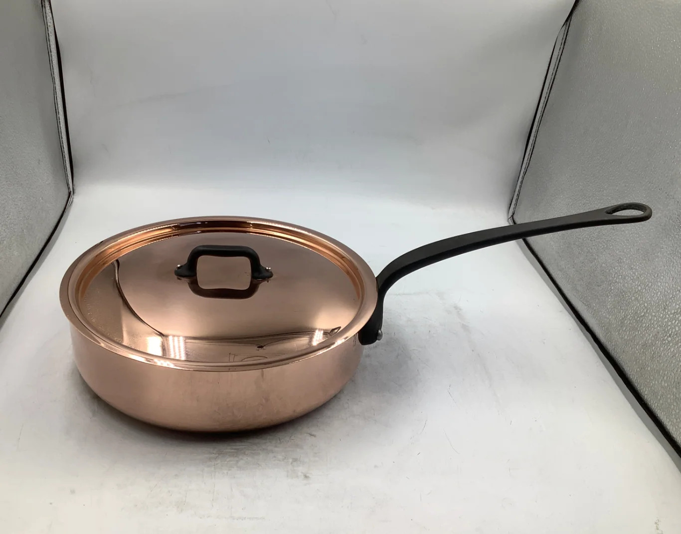Mauviel M’Heritage 250 CI Copper Saute pan With Lid, Cast Iron Handle, 3.3-Qt.