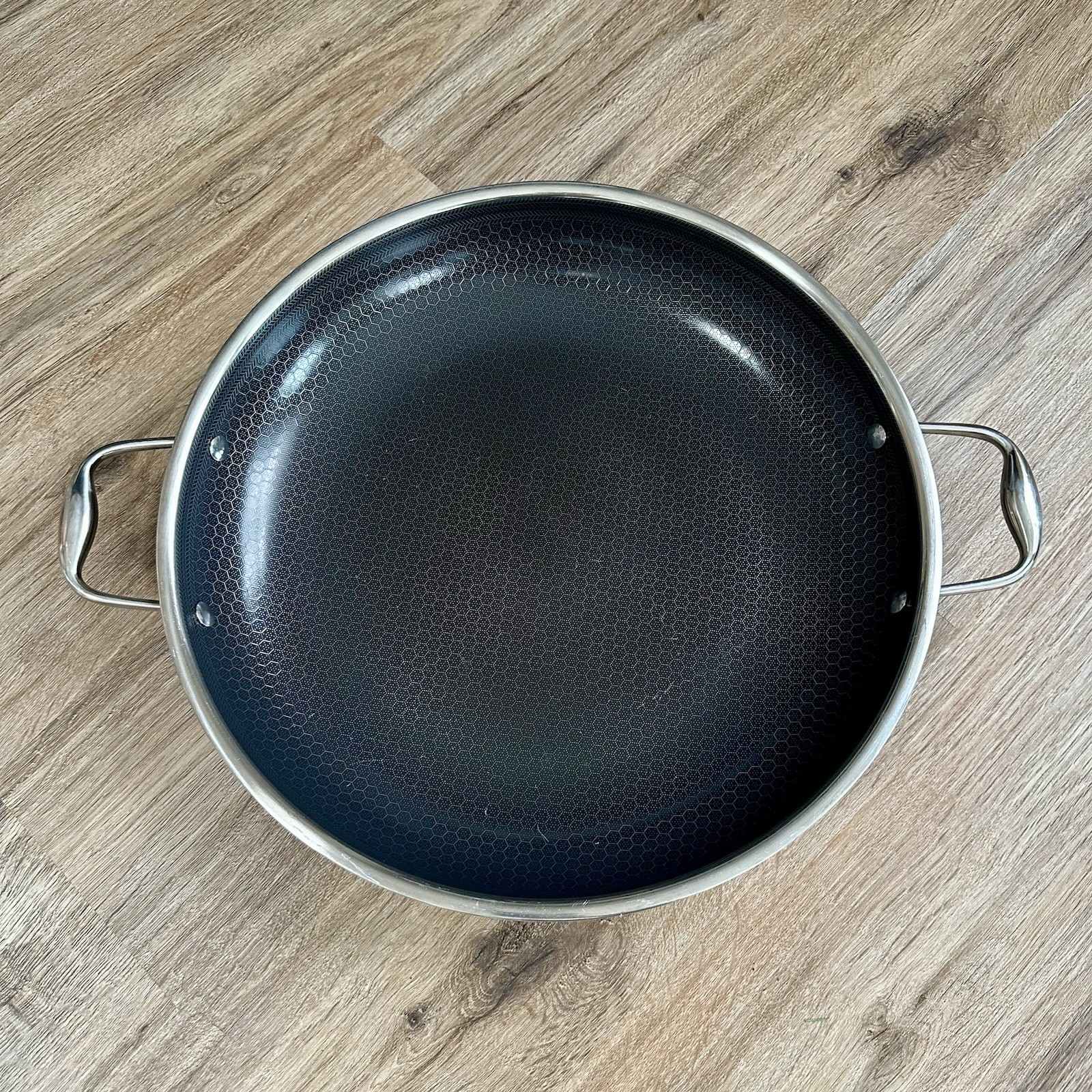 HexClad Hybrid Nonstick 14″ Frying Pan, Stainless Steel Lid Skillet Used #8730