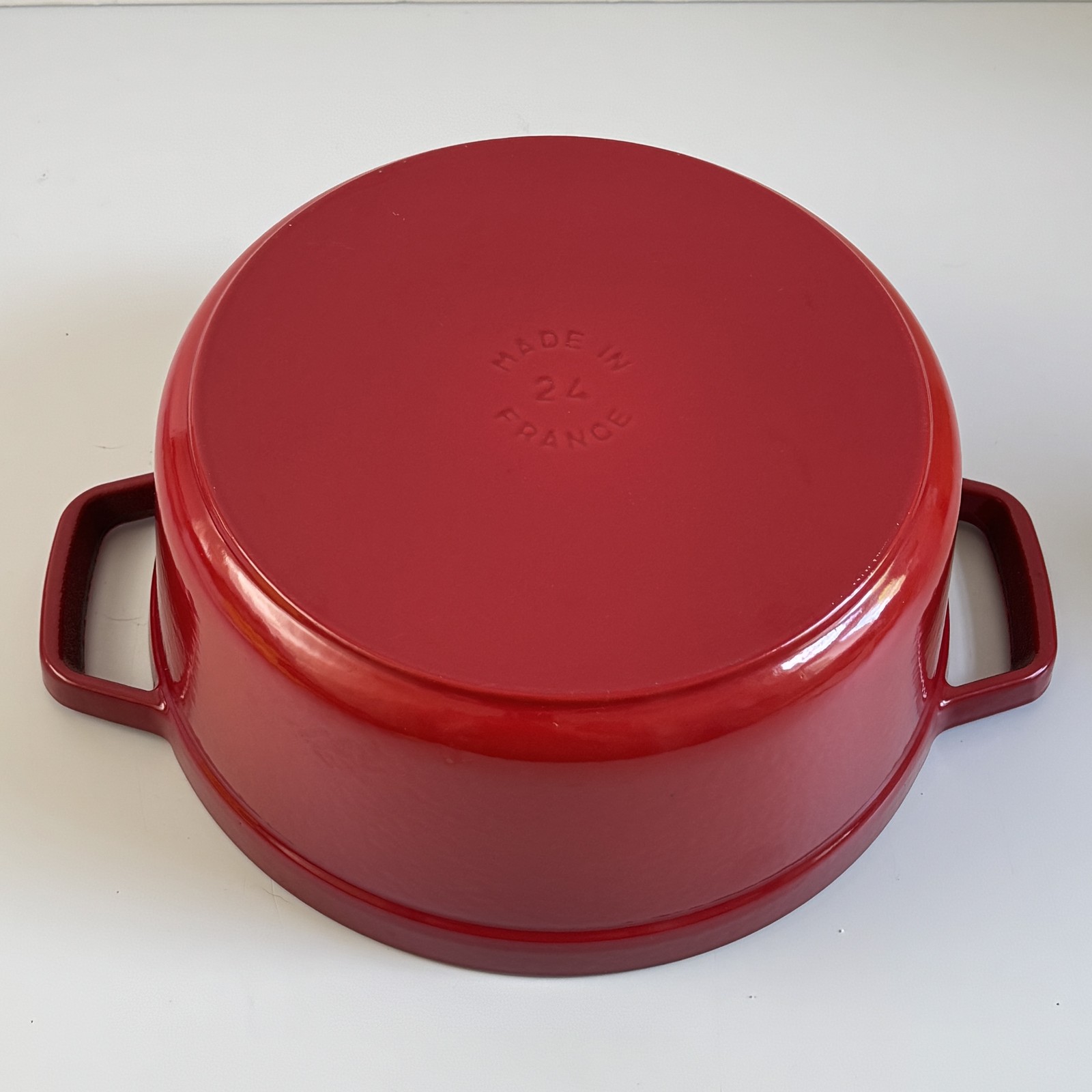 Staub La Cocotte 24cm (2.3L/2.5Qt) Round Enameled Cast Iron Dutch Oven Cherry
