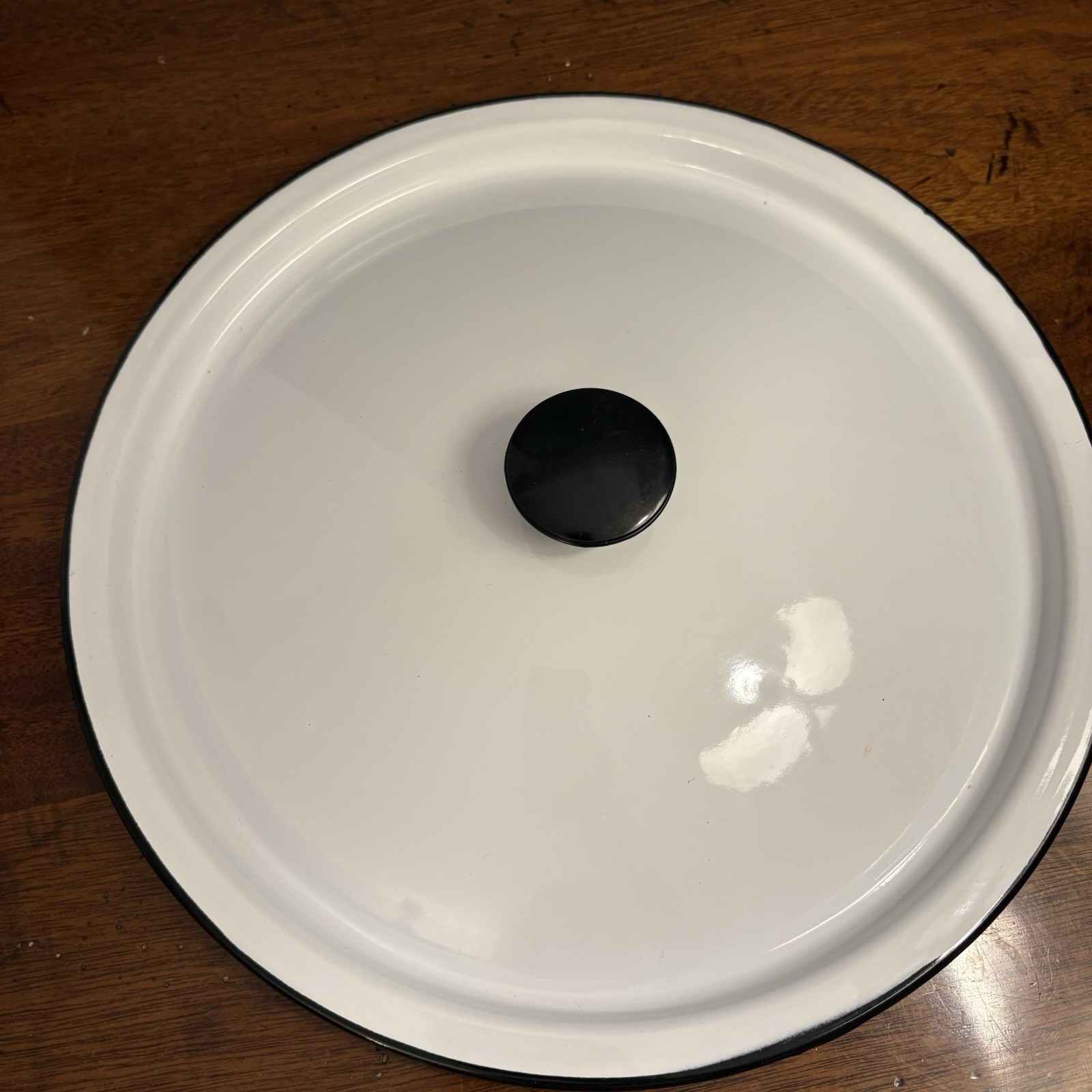 Enamel Stock Pot with Lid 11.25″ Wide White with Black Trim. 10 Quarts