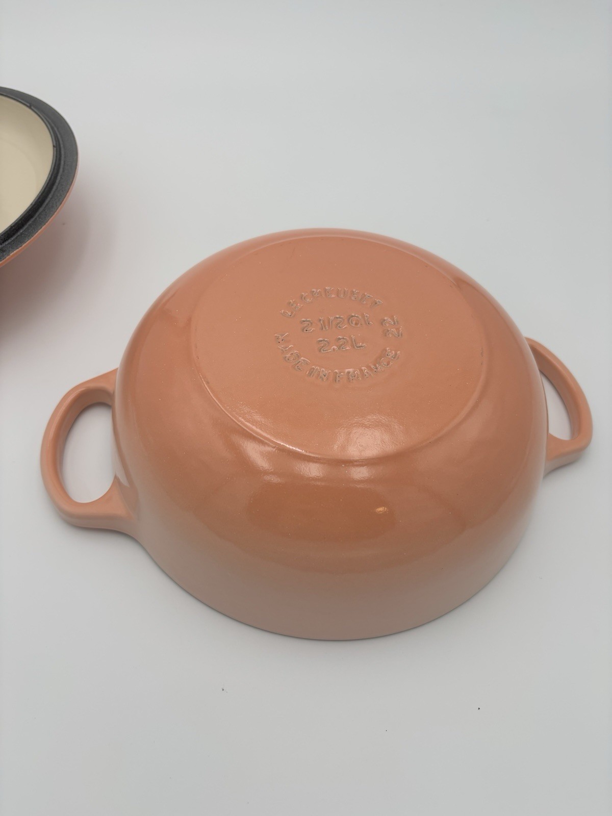 Le Creuset Signature Enameled Cast Iron French Oven ~ 2.5 Qt ~ Peche ~ Read