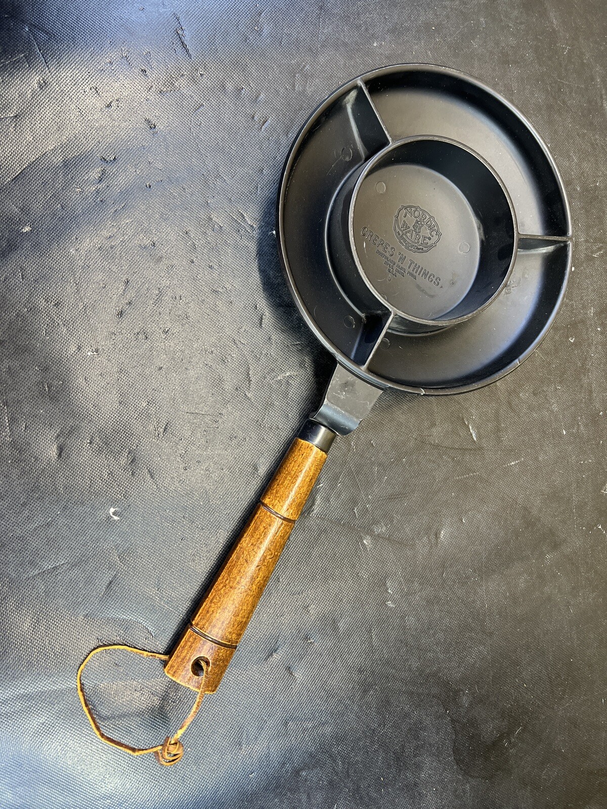 Vintage NORDIC WARE CREPES N’ THINGS Cast Aluminium Pan w/Wooden Handle USA Made